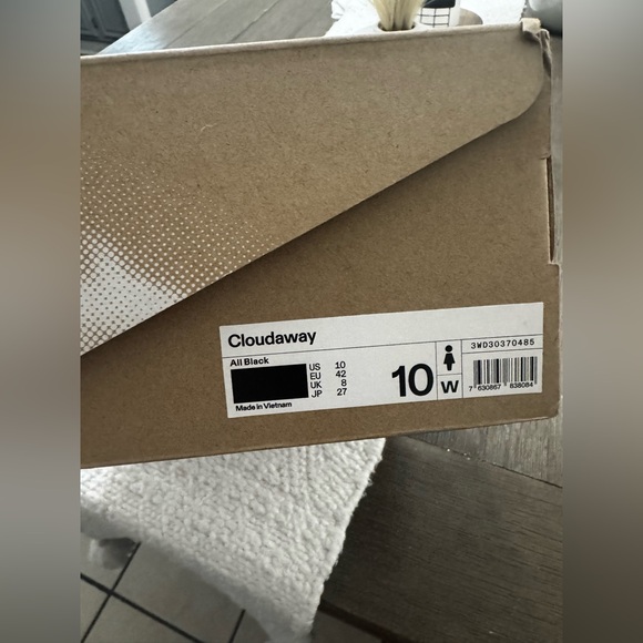 On Running Black Athletic Shoes - Picture 10 of 10